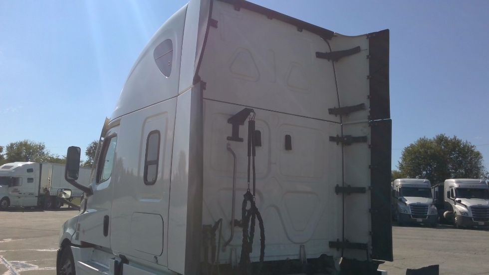 Sleeper Tractor-Heavy Duty Tractors-Freightliner-2022-T12664ST-Columbia-TN-449,787\n\t\tmiles-$ 78,500 - Image 24