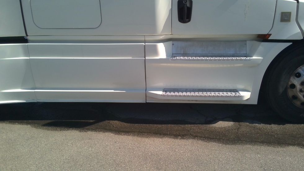 Sleeper Tractor-Heavy Duty Tractors-Freightliner-2022-T12664ST-Columbia-TN-449,787\n\t\tmiles-$ 78,500 - Image 28