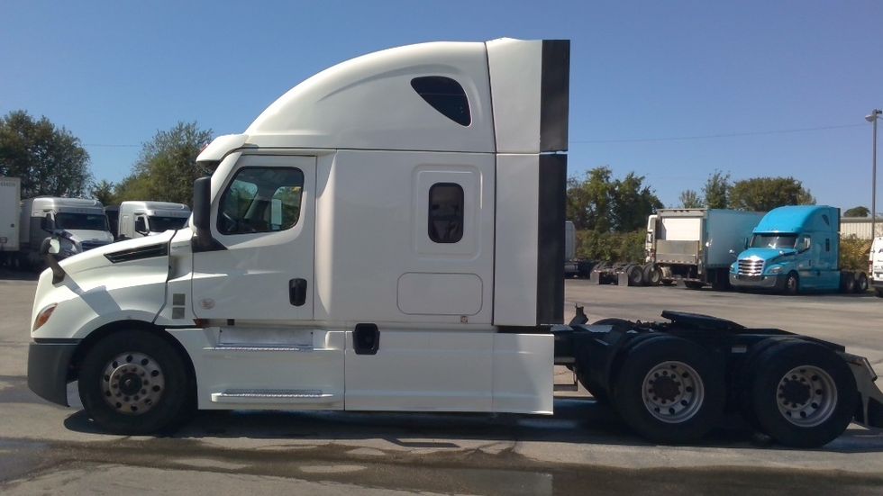 Sleeper Tractor-Heavy Duty Tractors-Freightliner-2022-T12664ST-Columbia-TN-449,787\n\t\tmiles-$ 78,500 - Image 4