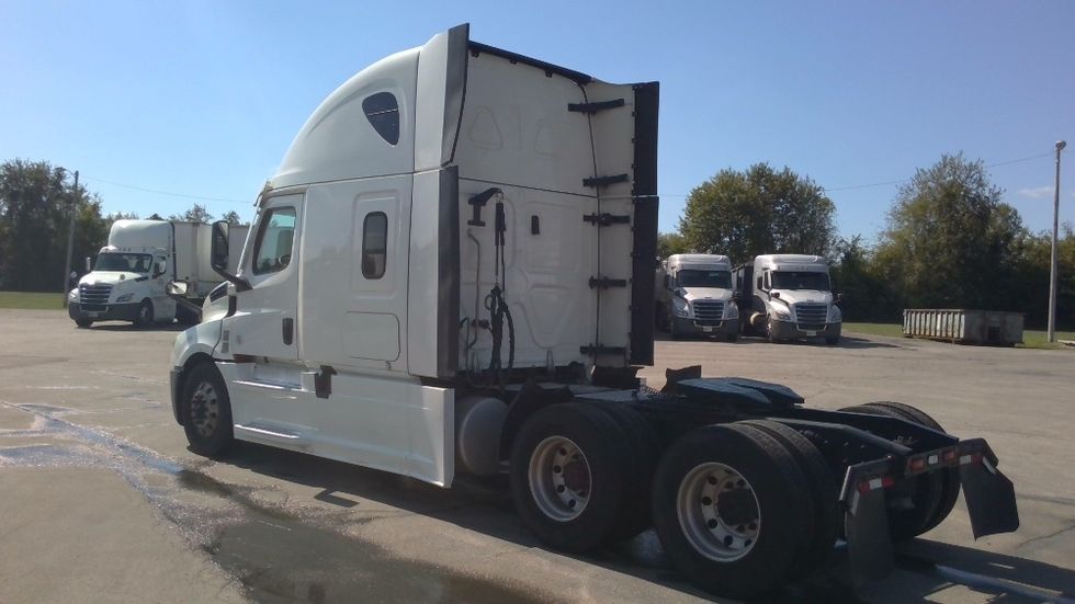 Sleeper Tractor-Heavy Duty Tractors-Freightliner-2022-T12664ST-Columbia-TN-449,787\n\t\tmiles-$ 78,500 - Image 5