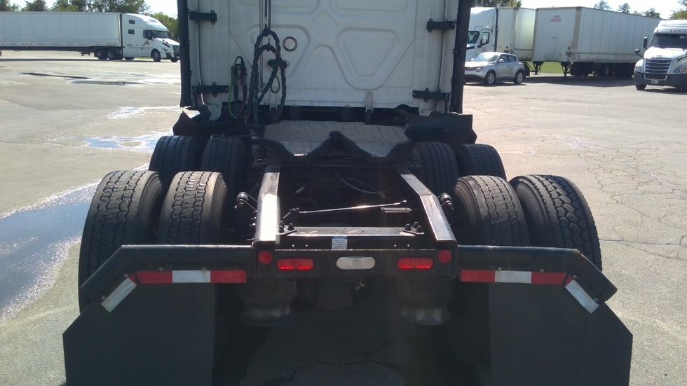 Sleeper Tractor-Heavy Duty Tractors-Freightliner-2022-T12664ST-Columbia-TN-449,787\n\t\tmiles-$ 78,500 - Image 6