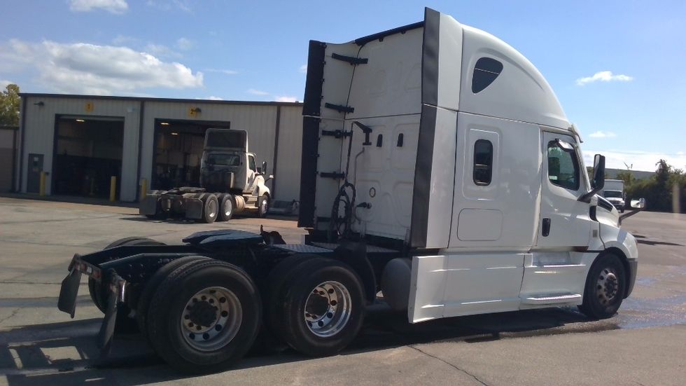 Sleeper Tractor-Heavy Duty Tractors-Freightliner-2022-T12664ST-Columbia-TN-449,787\n\t\tmiles-$ 78,500 - Image 7