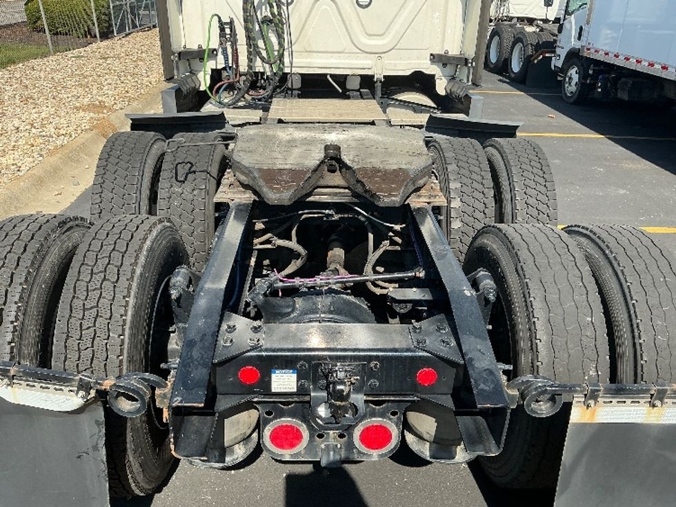 Sleeper Tractor-Heavy Duty Tractors-Freightliner-2022-T12664ST-Columbus-OH-378,511\n\t\tmiles-$ 80,250 - Image 6