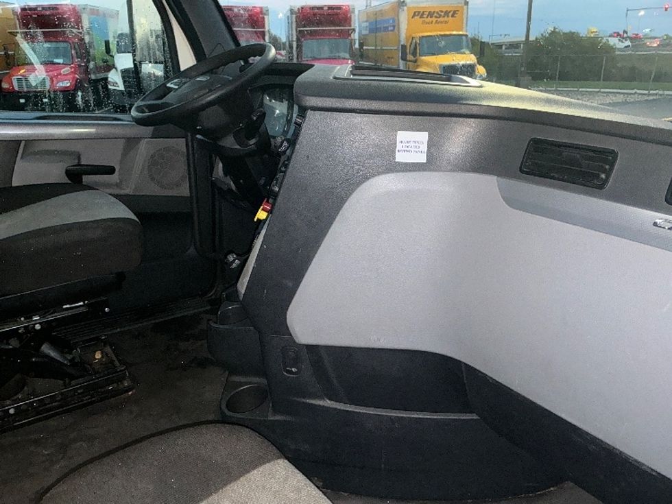 Sleeper Tractor-Heavy Duty Tractors-Freightliner-2022-T12664ST-Columbus-OH-550,125\n\t\tmiles-$ 63,000 - Image 15