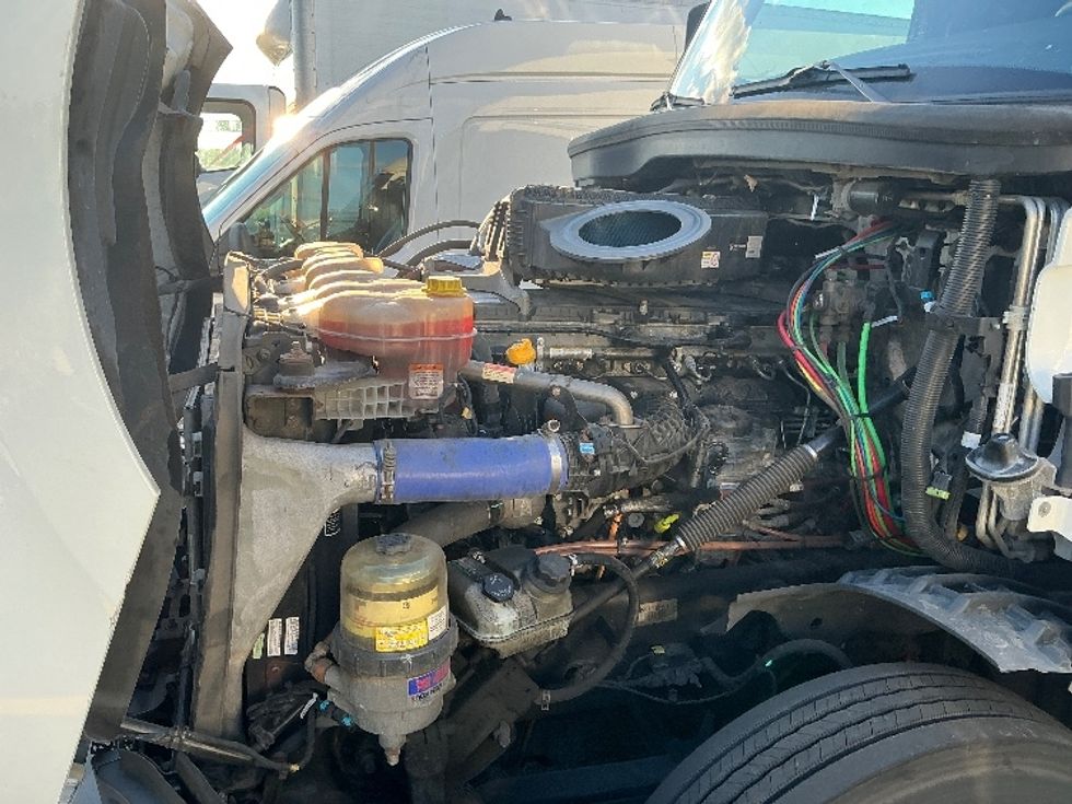 Sleeper Tractor-Heavy Duty Tractors-Freightliner-2022-T12664ST-Columbus-OH-550,125\n\t\tmiles-$ 63,000 - Image 21