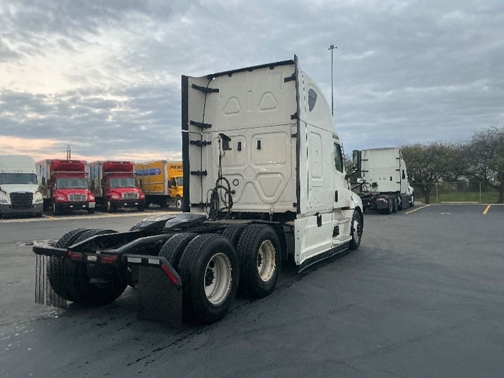 Sleeper Tractor-Heavy Duty Tractors-Freightliner-2022-T12664ST-Columbus-OH-550,125\n\t\tmiles-$ 63,000 - Image 7