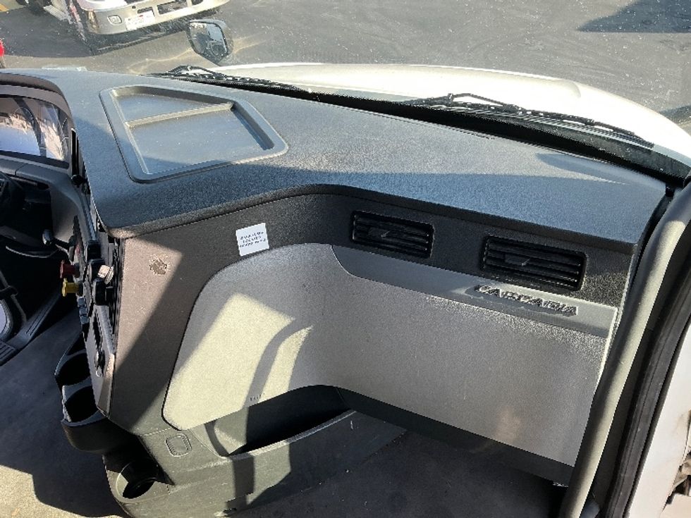 Sleeper Tractor-Heavy Duty Tractors-Freightliner-2022-T12664ST-Columbus-OH-588,479\n\t\tmiles-$ 60,250 - Image 14