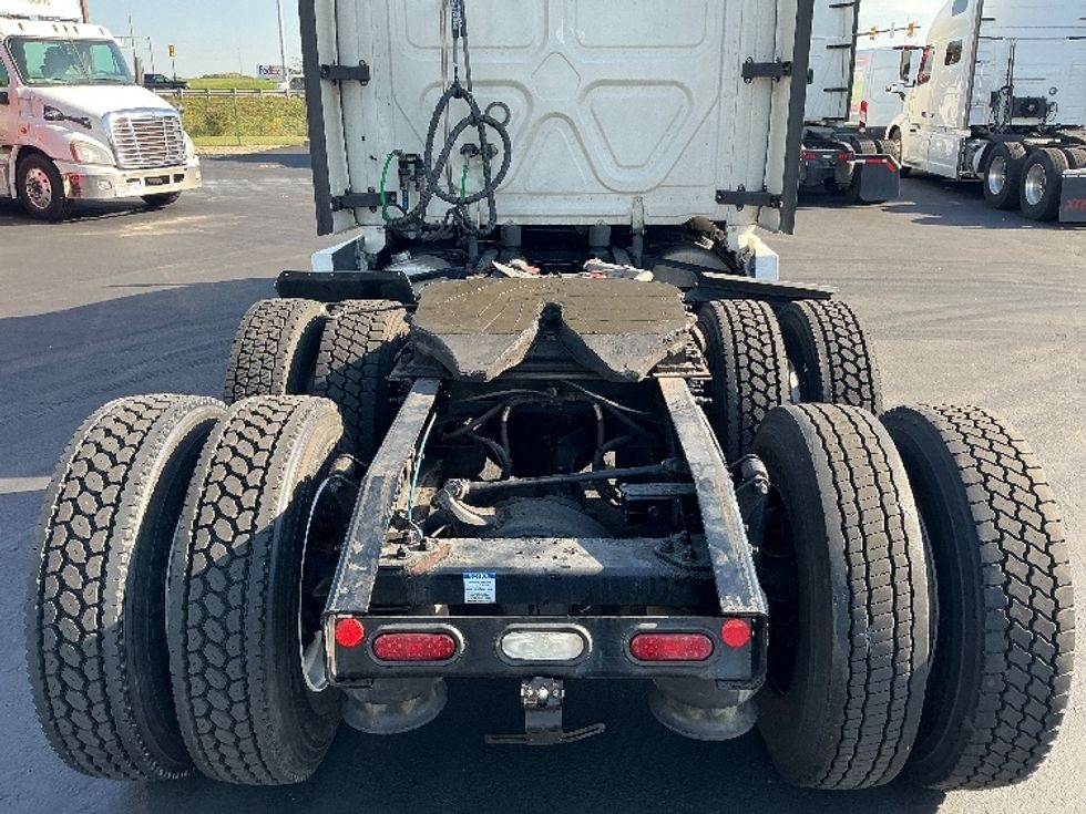 Sleeper Tractor-Heavy Duty Tractors-Freightliner-2022-T12664ST-Columbus-OH-588,479\n\t\tmiles-$ 60,250 - Image 6