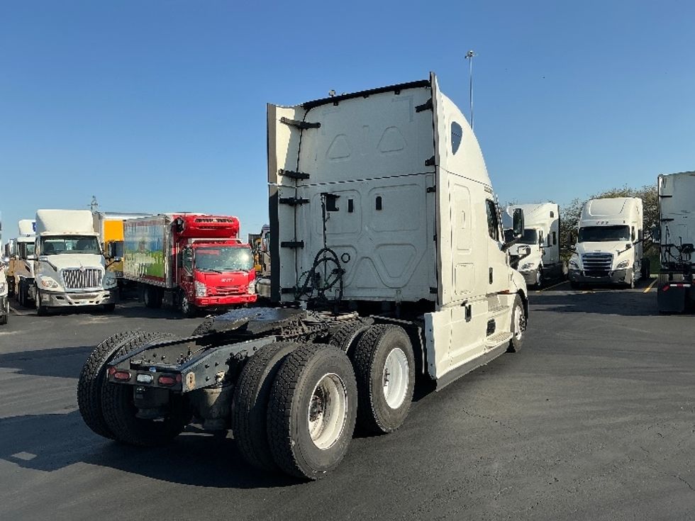 Sleeper Tractor-Heavy Duty Tractors-Freightliner-2022-T12664ST-Columbus-OH-588,479\n\t\tmiles-$ 60,250 - Image 7