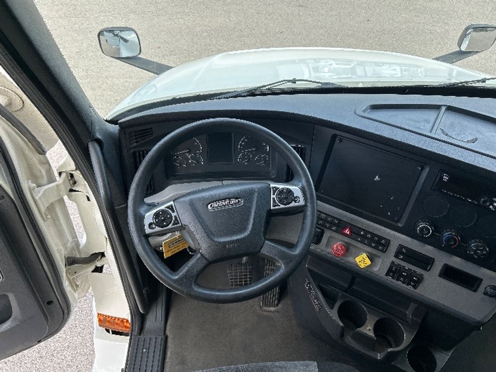Sleeper Tractor-Heavy Duty Tractors-Freightliner-2022-T12664ST-Comstock Park-MI-442,436\n\t\tmiles-$ 74,000 - Image 11