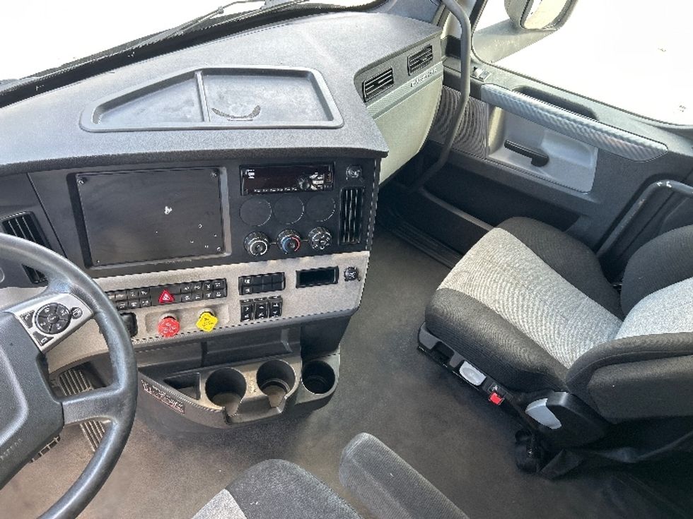 Sleeper Tractor-Heavy Duty Tractors-Freightliner-2022-T12664ST-Comstock Park-MI-442,436\n\t\tmiles-$ 74,000 - Image 12