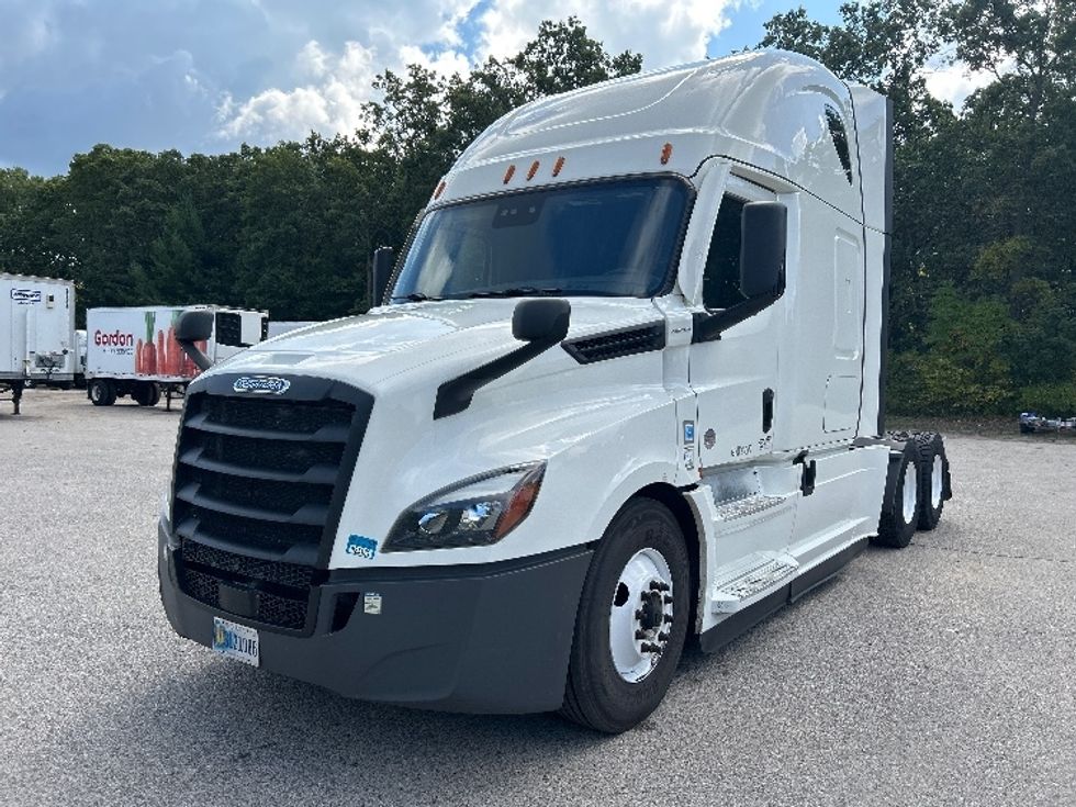Sleeper Tractor-Heavy Duty Tractors-Freightliner-2022-T12664ST-Comstock Park-MI-442,436\n\t\tmiles-$ 74,000 - Image 3