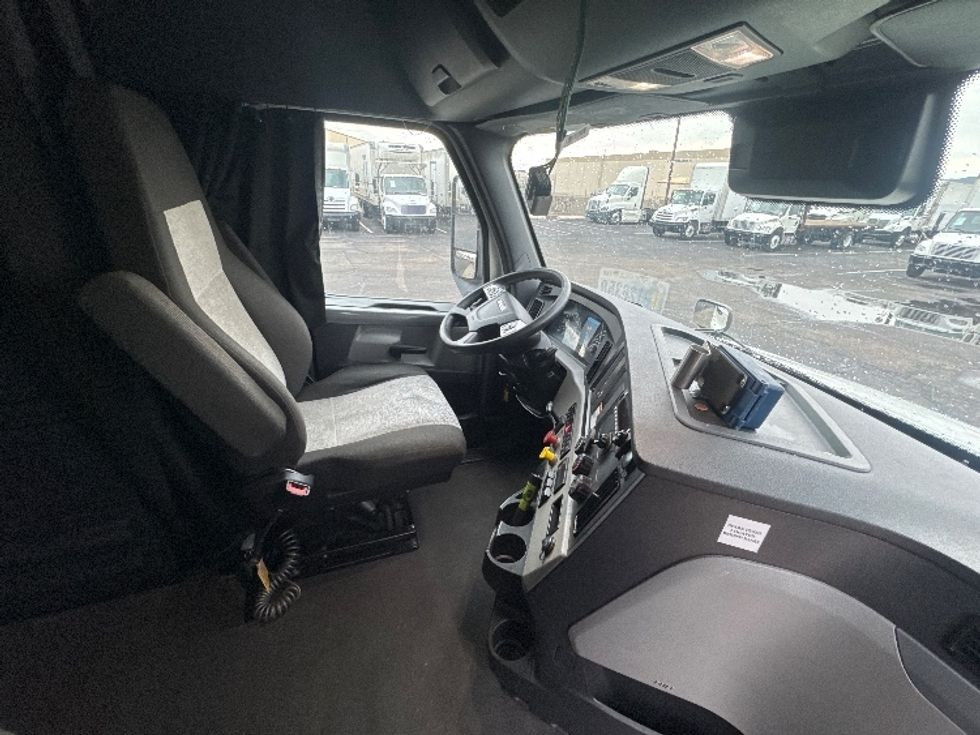 Sleeper Tractor-Heavy Duty Tractors-Freightliner-2022-T12664ST-Concord-CA-512,398\n\t\tmiles-$ 74,500 - Image 15