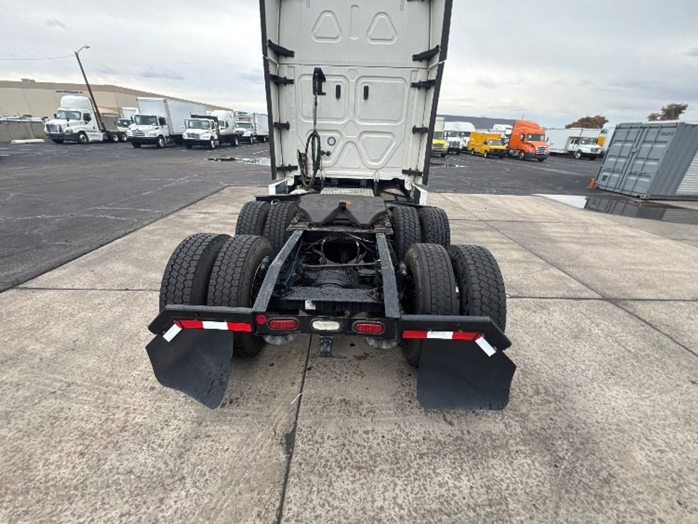Sleeper Tractor-Heavy Duty Tractors-Freightliner-2022-T12664ST-Concord-CA-512,398\n\t\tmiles-$ 74,500 - Image 6