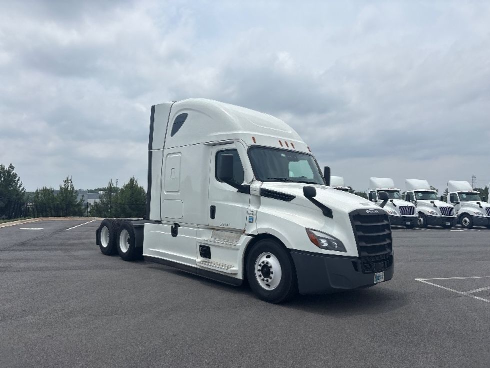 Sleeper Tractor-Heavy Duty Tractors-Freightliner-2022-T12664ST-Concord-NC-311,010\n\t\tmiles-$ 89,250 - Image 1