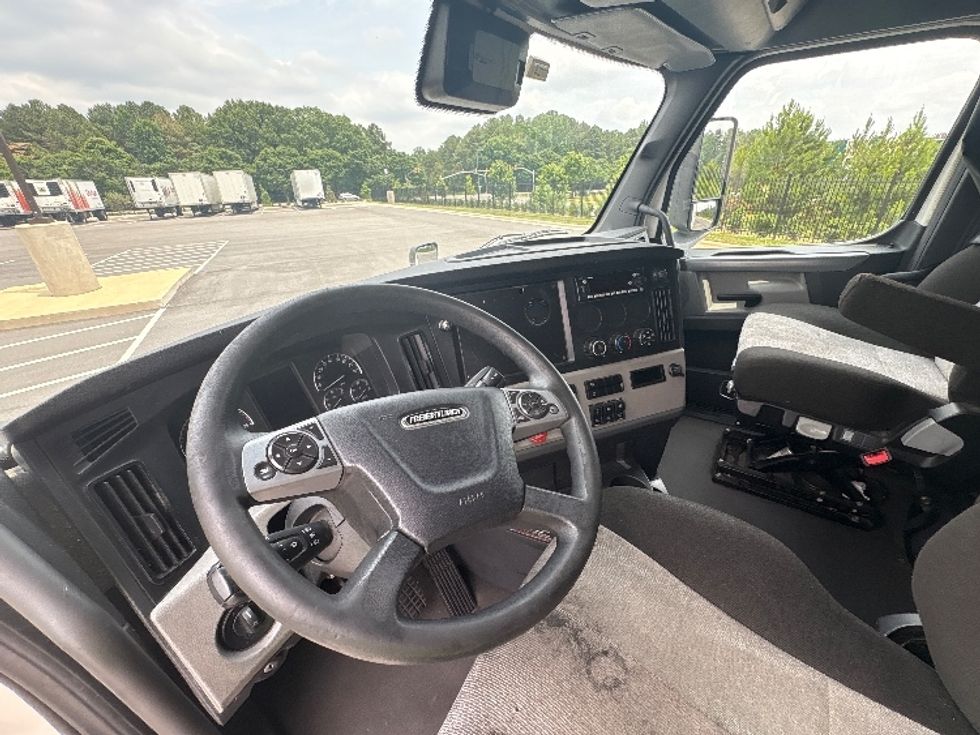 Sleeper Tractor-Heavy Duty Tractors-Freightliner-2022-T12664ST-Concord-NC-311,010\n\t\tmiles-$ 89,250 - Image 10