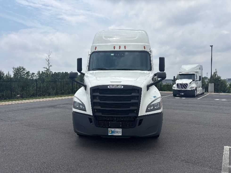 Sleeper Tractor-Heavy Duty Tractors-Freightliner-2022-T12664ST-Concord-NC-311,010\n\t\tmiles-$ 89,250 - Image 2