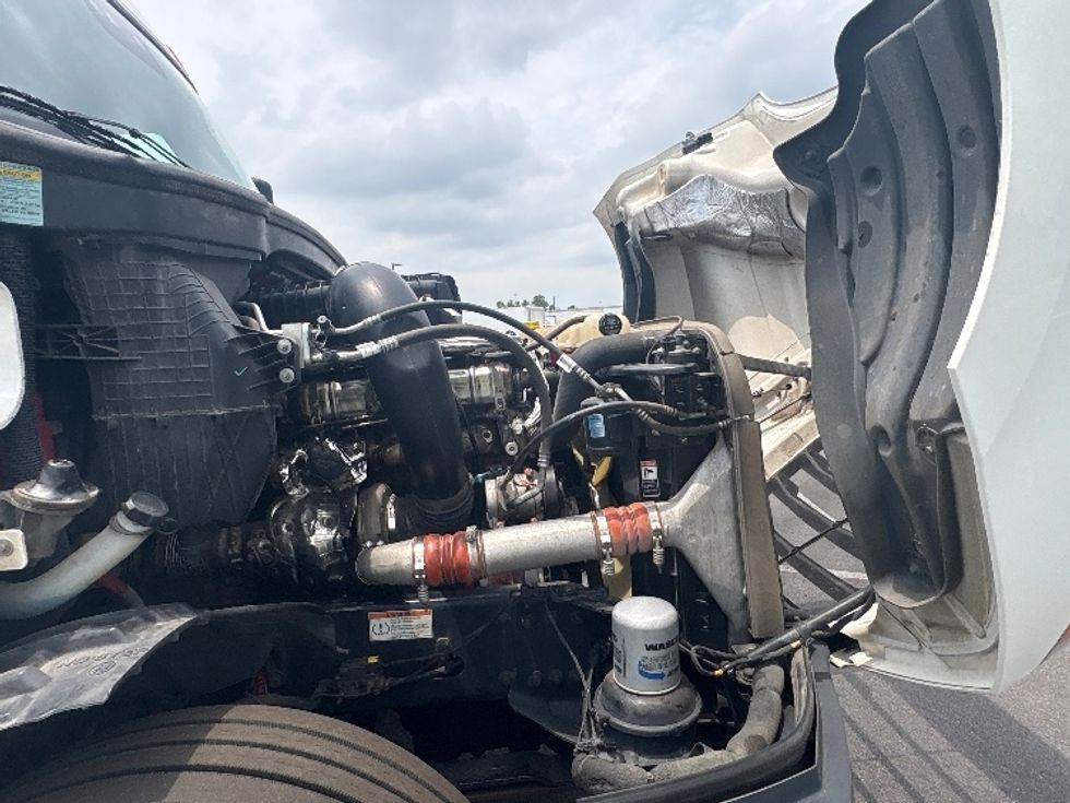 Sleeper Tractor-Heavy Duty Tractors-Freightliner-2022-T12664ST-Concord-NC-311,010\n\t\tmiles-$ 89,250 - Image 20