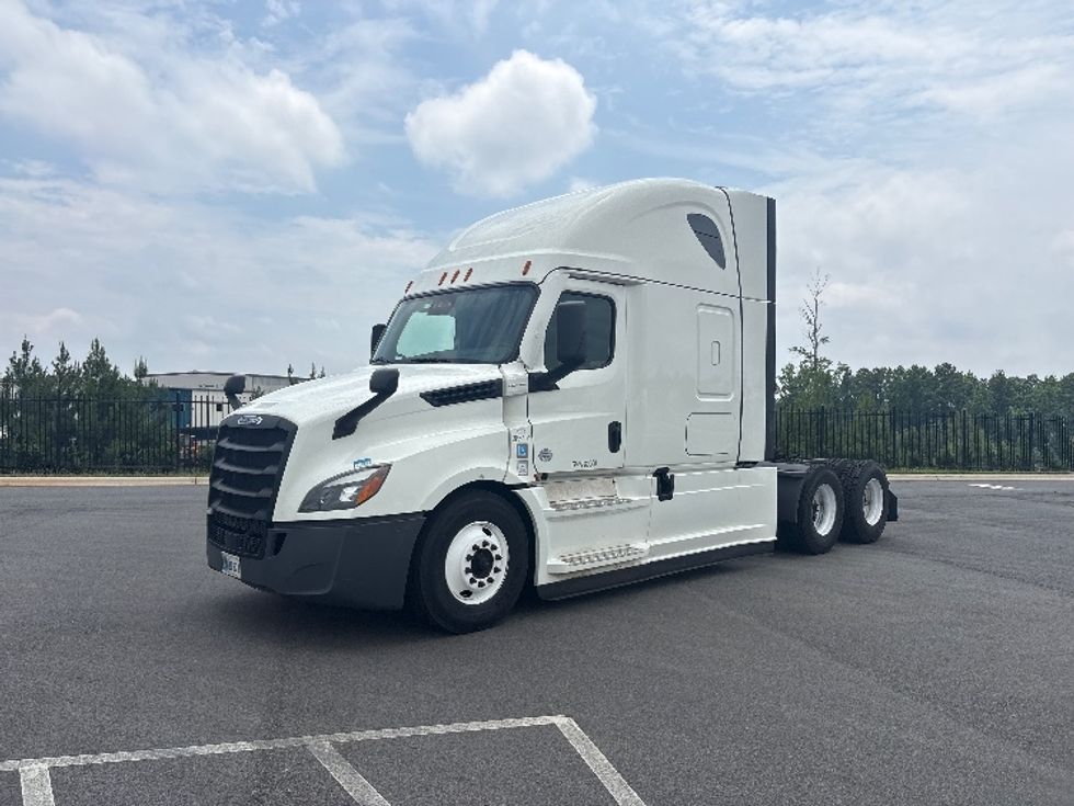 Sleeper Tractor-Heavy Duty Tractors-Freightliner-2022-T12664ST-Concord-NC-311,010\n\t\tmiles-$ 89,250 - Image 3