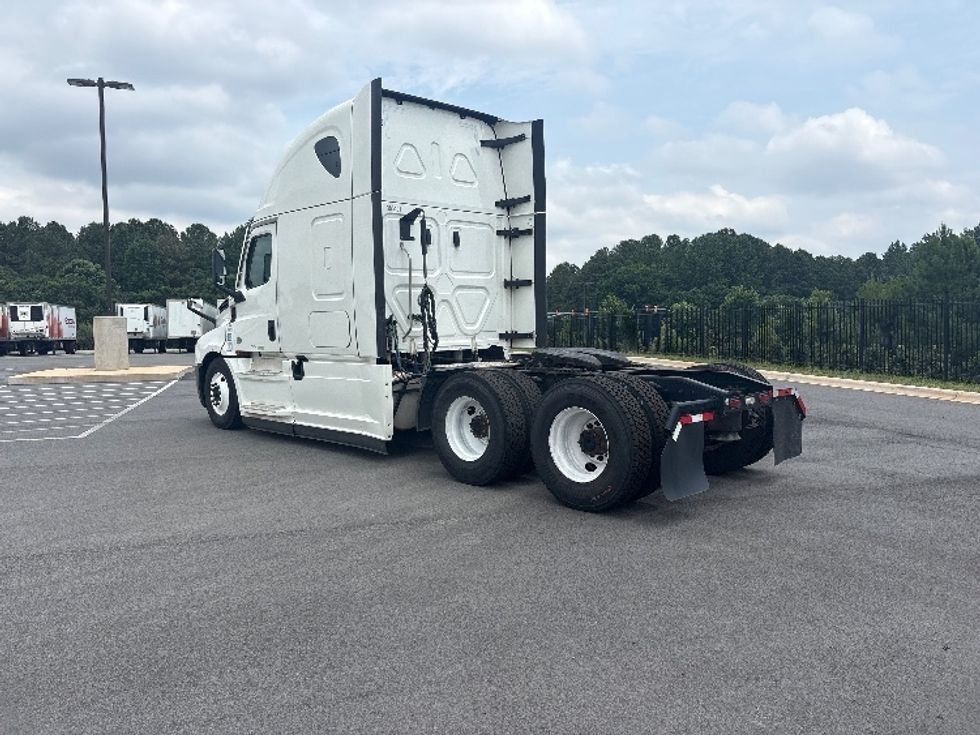 Sleeper Tractor-Heavy Duty Tractors-Freightliner-2022-T12664ST-Concord-NC-311,010\n\t\tmiles-$ 89,250 - Image 5