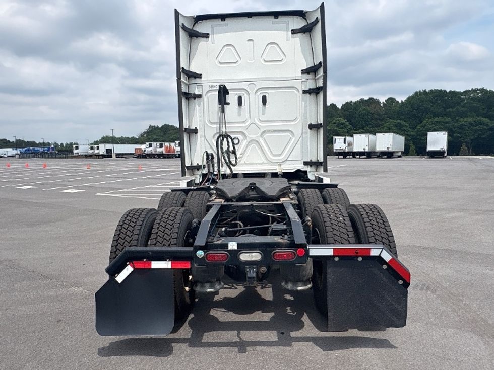 Sleeper Tractor-Heavy Duty Tractors-Freightliner-2022-T12664ST-Concord-NC-311,010\n\t\tmiles-$ 89,250 - Image 6