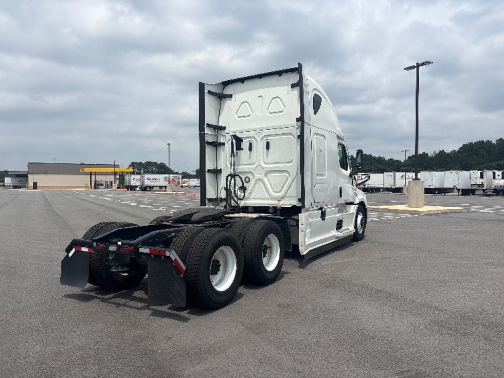 Sleeper Tractor-Heavy Duty Tractors-Freightliner-2022-T12664ST-Concord-NC-311,010\n\t\tmiles-$ 89,250 - Image 7