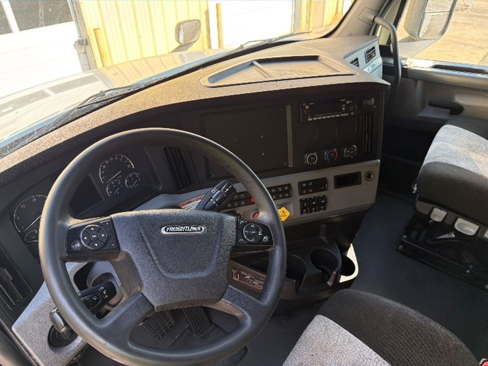 Sleeper Tractor-Heavy Duty Tractors-Freightliner-2022-T12664ST-Concord-NC-416,990\n\t\tmiles-$ 88,250 - Image 10
