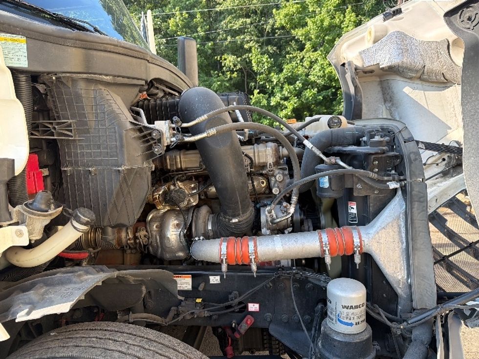 Sleeper Tractor-Heavy Duty Tractors-Freightliner-2022-T12664ST-Concord-NC-416,990\n\t\tmiles-$ 88,250 - Image 19