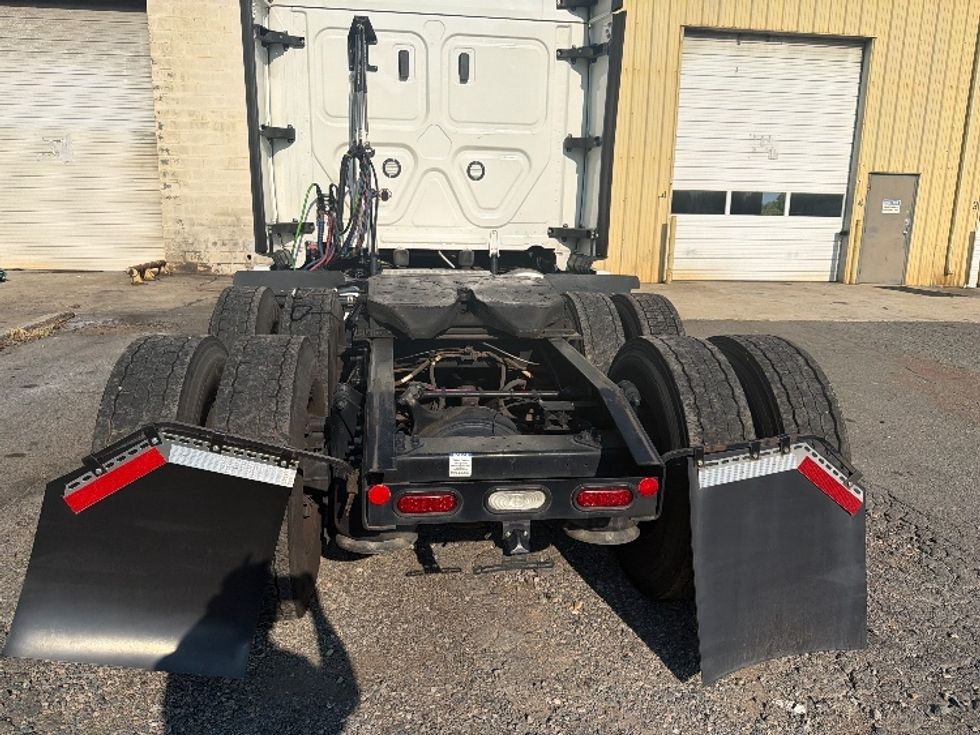 Sleeper Tractor-Heavy Duty Tractors-Freightliner-2022-T12664ST-Concord-NC-416,990\n\t\tmiles-$ 88,250 - Image 6