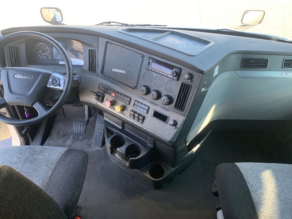 Sleeper Tractor-Heavy Duty Tractors-Freightliner-2022-T12664ST-Concord-NC-487,314\n\t\tmiles-$ 68,000 - Image 12