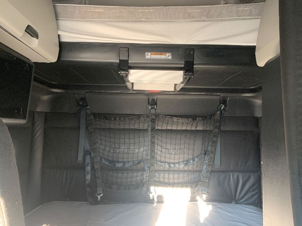 Sleeper Tractor-Heavy Duty Tractors-Freightliner-2022-T12664ST-Concord-NC-487,314\n\t\tmiles-$ 68,000 - Image 16