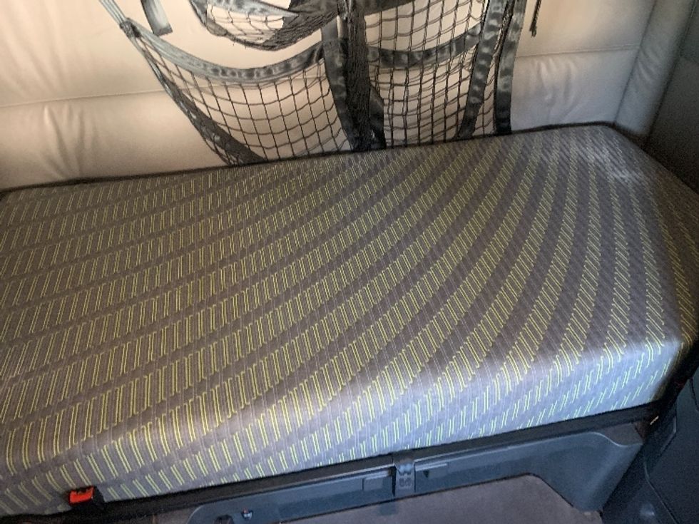 Sleeper Tractor-Heavy Duty Tractors-Freightliner-2022-T12664ST-Concord-NC-487,314\n\t\tmiles-$ 68,000 - Image 17