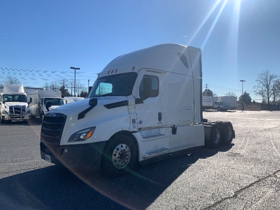 Sleeper Tractor-Heavy Duty Tractors-Freightliner-2022-T12664ST-Concord-NC-487,314\n\t\tmiles-$ 68,000 - Image 3