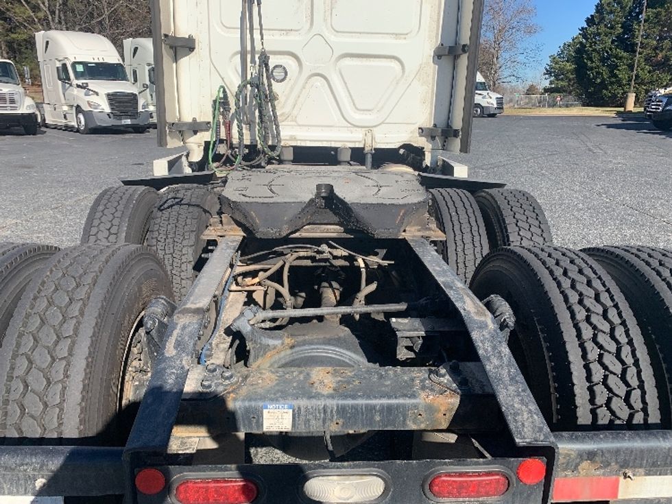 Sleeper Tractor-Heavy Duty Tractors-Freightliner-2022-T12664ST-Concord-NC-487,314\n\t\tmiles-$ 68,000 - Image 6