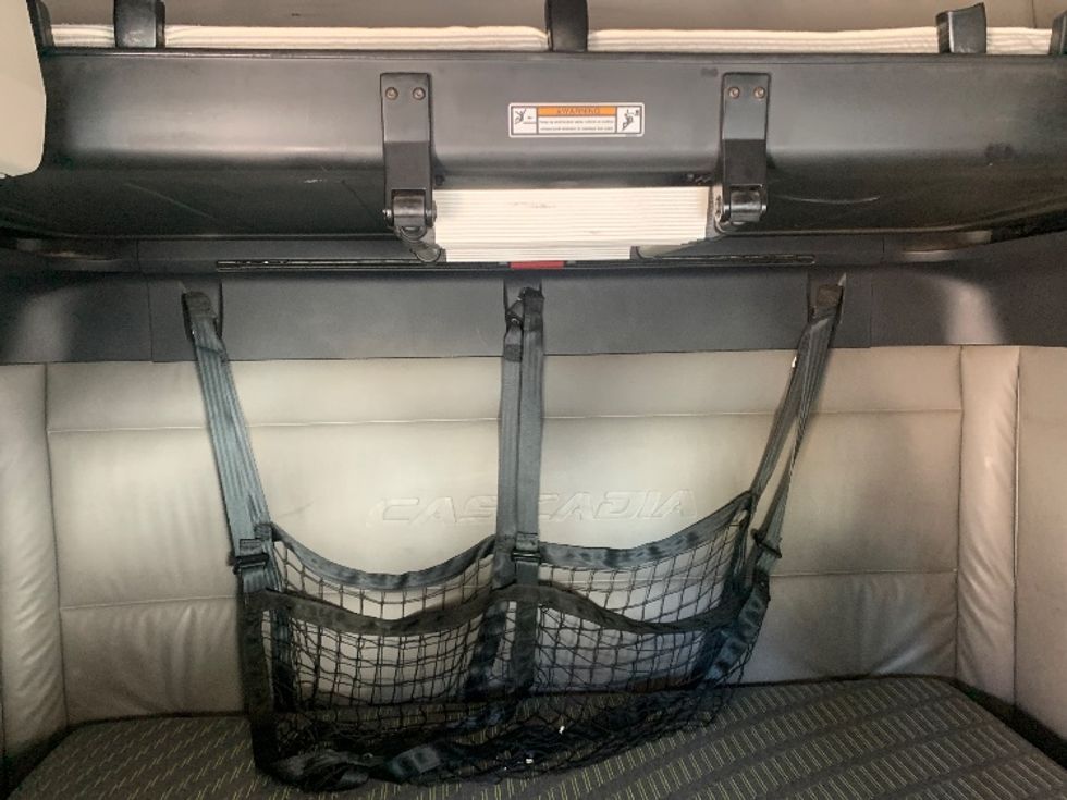 Sleeper Tractor-Heavy Duty Tractors-Freightliner-2022-T12664ST-Concord-NC-490,896\n\t\tmiles-$ 67,750 - Image 17