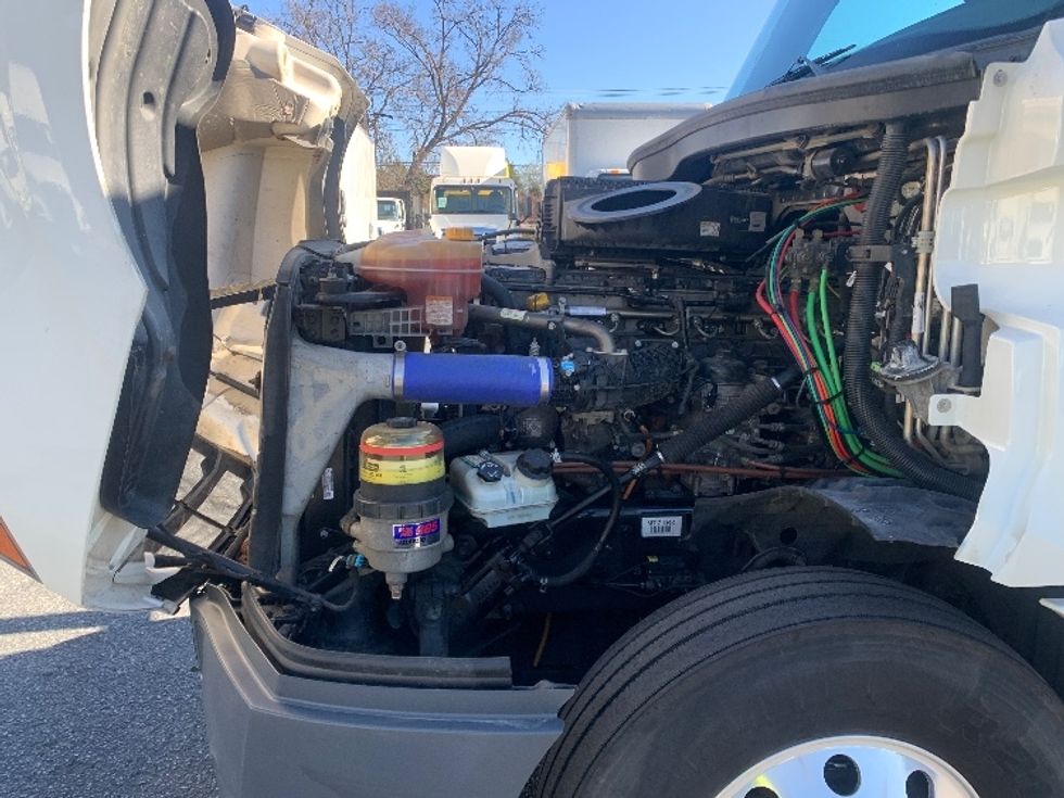 Sleeper Tractor-Heavy Duty Tractors-Freightliner-2022-T12664ST-Concord-NC-490,896\n\t\tmiles-$ 67,750 - Image 21