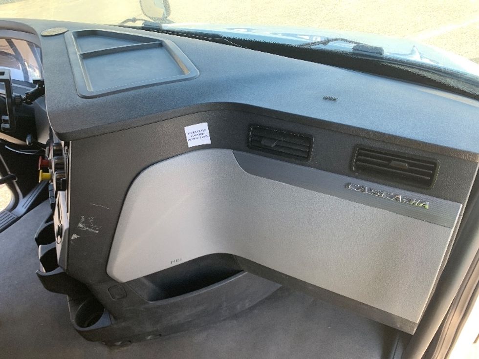 Sleeper Tractor-Heavy Duty Tractors-Freightliner-2022-T12664ST-Concord-NC-518,613\n\t\tmiles-$ 65,000 - Image 14