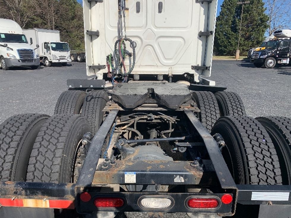 Sleeper Tractor-Heavy Duty Tractors-Freightliner-2022-T12664ST-Concord-NC-518,613\n\t\tmiles-$ 65,000 - Image 6