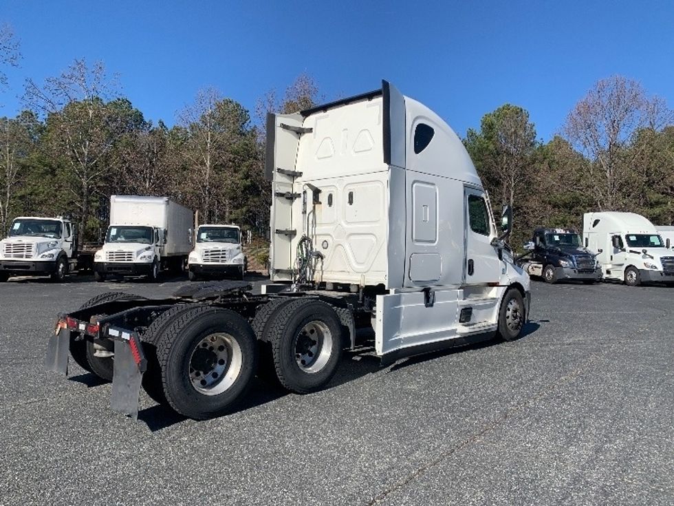 Sleeper Tractor-Heavy Duty Tractors-Freightliner-2022-T12664ST-Concord-NC-518,613\n\t\tmiles-$ 65,000 - Image 7