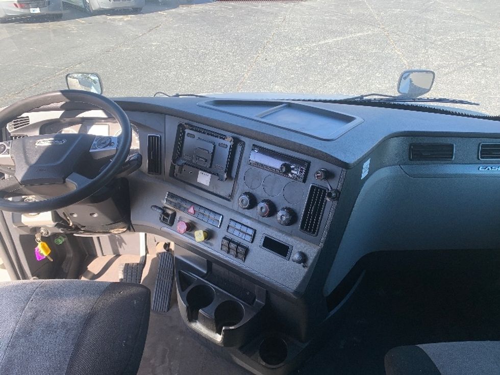 Sleeper Tractor-Heavy Duty Tractors-Freightliner-2022-T12664ST-Concord-NC-533,336\n\t\tmiles-$ 63,500 - Image 12