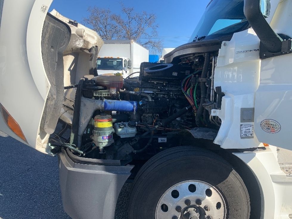 Sleeper Tractor-Heavy Duty Tractors-Freightliner-2022-T12664ST-Concord-NC-533,336\n\t\tmiles-$ 63,500 - Image 21