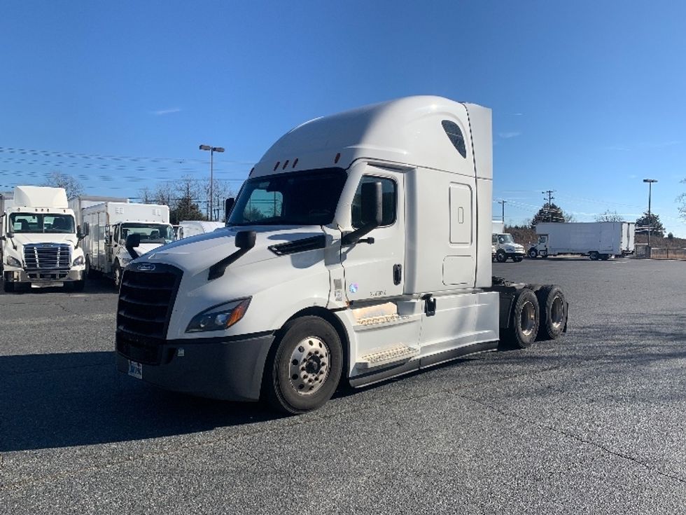 Sleeper Tractor-Heavy Duty Tractors-Freightliner-2022-T12664ST-Concord-NC-533,336\n\t\tmiles-$ 63,500 - Image 3