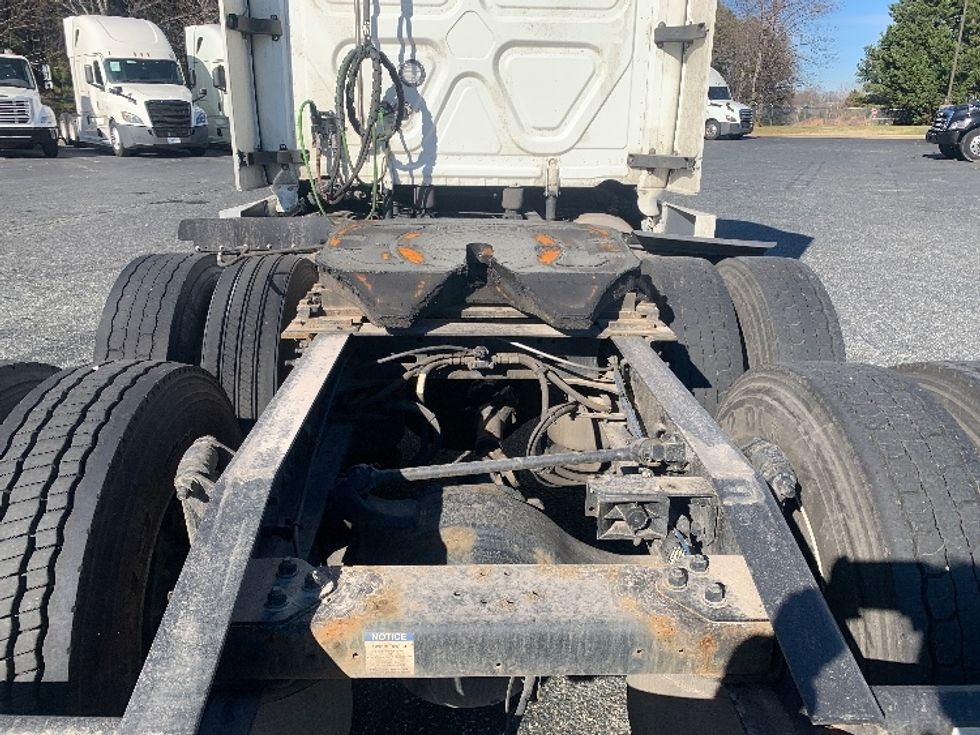 Sleeper Tractor-Heavy Duty Tractors-Freightliner-2022-T12664ST-Concord-NC-533,336\n\t\tmiles-$ 63,500 - Image 6