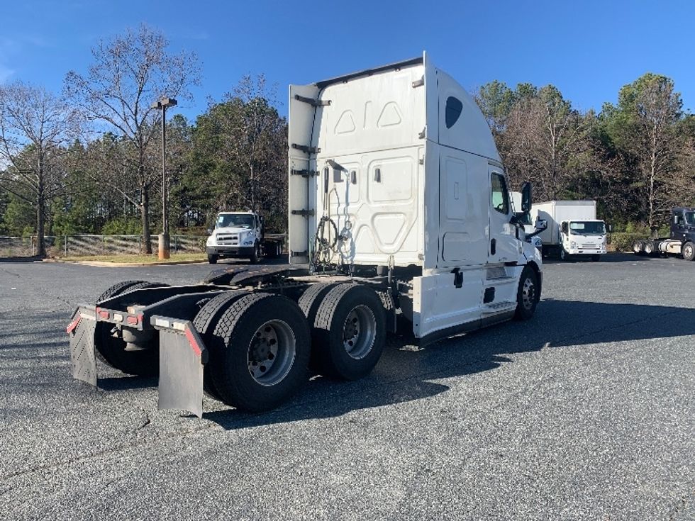 Sleeper Tractor-Heavy Duty Tractors-Freightliner-2022-T12664ST-Concord-NC-533,336\n\t\tmiles-$ 63,500 - Image 7