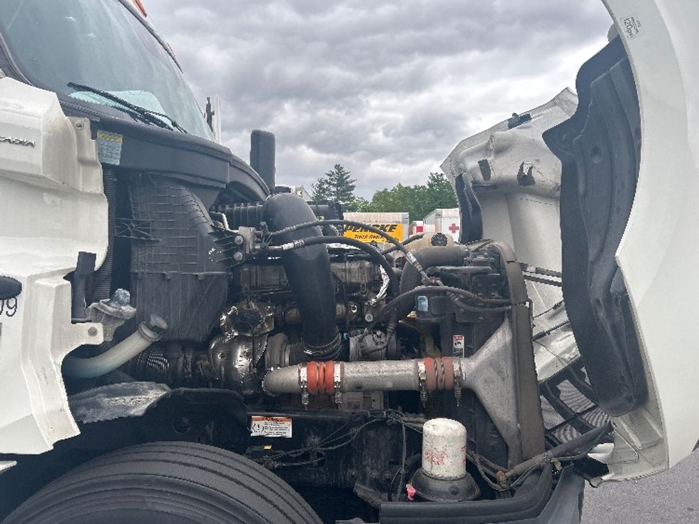 Sleeper Tractor-Heavy Duty Tractors-Freightliner-2022-T12664ST-Concord-NH-437,605\n\t\tmiles-$ 76,750 - Image 20