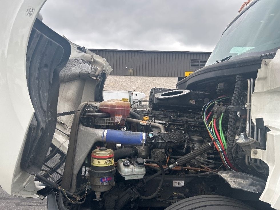 Sleeper Tractor-Heavy Duty Tractors-Freightliner-2022-T12664ST-Concord-NH-437,605\n\t\tmiles-$ 76,750 - Image 21