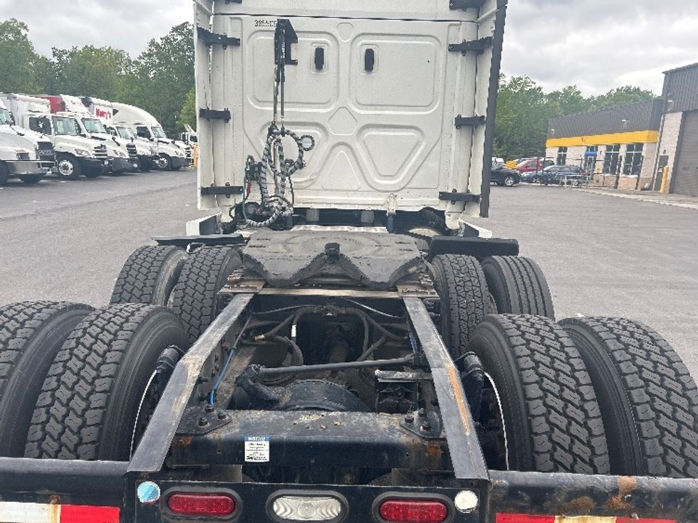 Sleeper Tractor-Heavy Duty Tractors-Freightliner-2022-T12664ST-Concord-NH-437,605\n\t\tmiles-$ 76,750 - Image 6