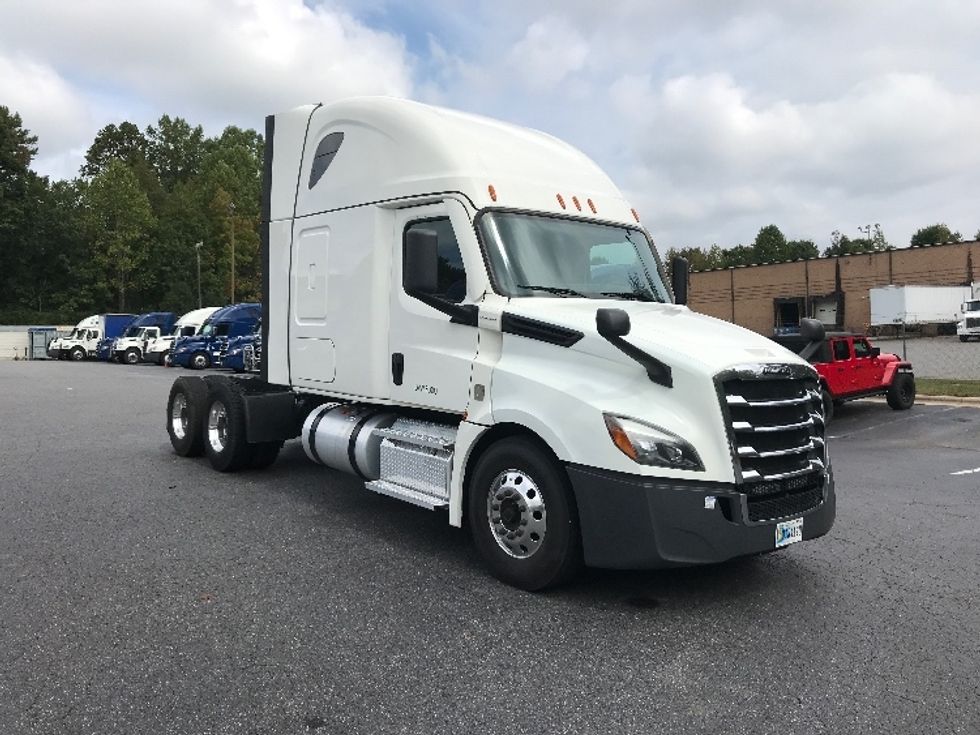 Sleeper Tractor-Heavy Duty Tractors-Freightliner-2022-T12664ST-Conover-NC-470,278\n\t\tmiles-$ 71,750 - Image 1