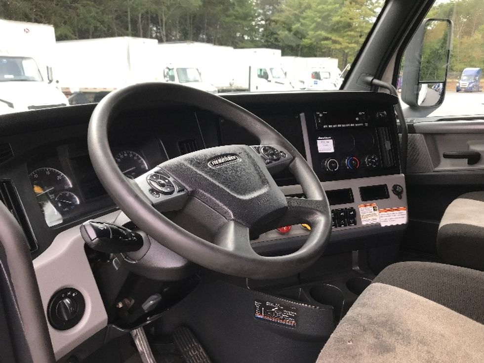 Sleeper Tractor-Heavy Duty Tractors-Freightliner-2022-T12664ST-Conover-NC-470,278\n\t\tmiles-$ 71,750 - Image 10