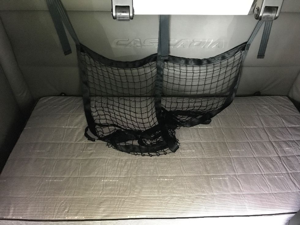 Sleeper Tractor-Heavy Duty Tractors-Freightliner-2022-T12664ST-Conover-NC-470,278\n\t\tmiles-$ 71,750 - Image 17